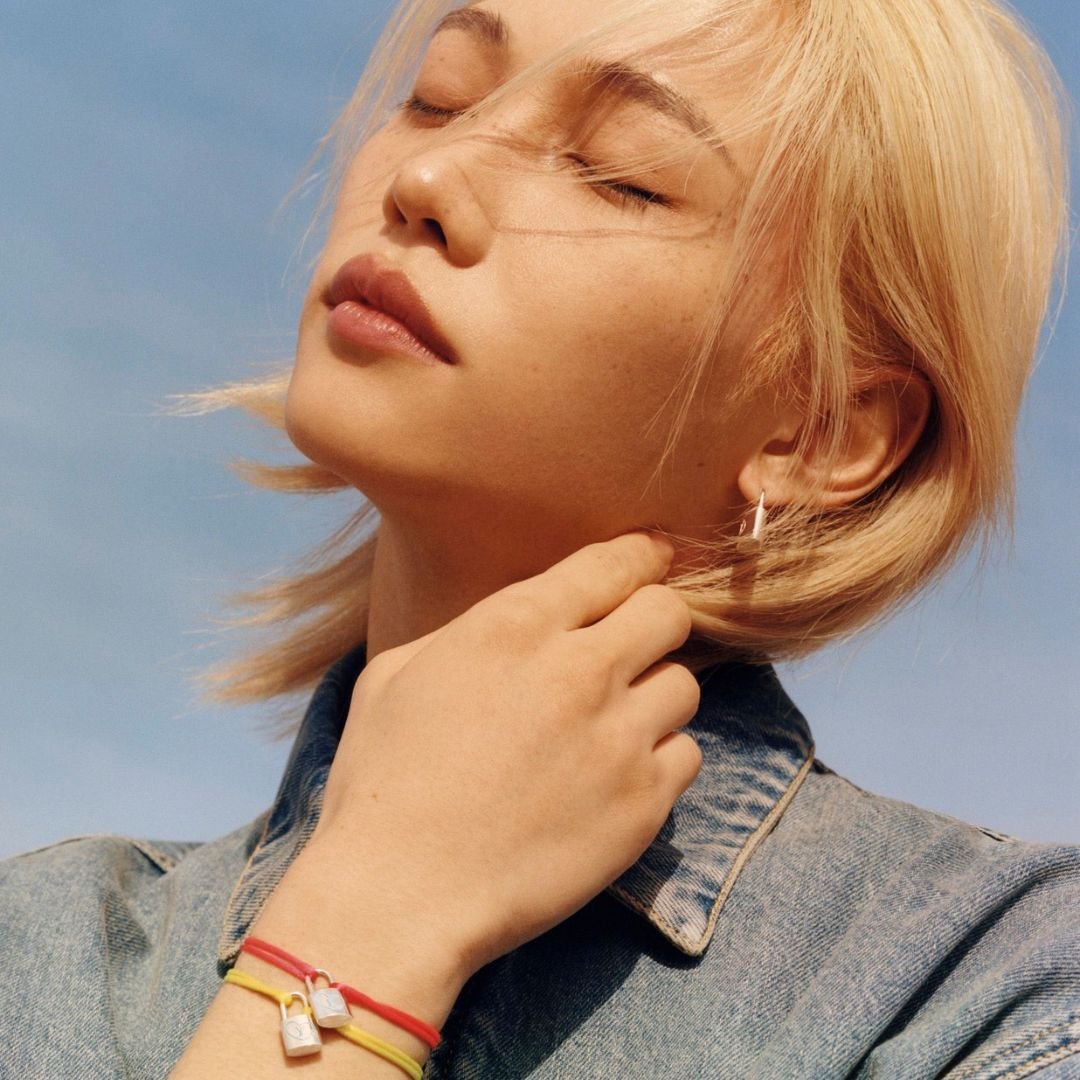 Louis Vuitton et Felix font équipe pour la collection Silver Lockit 2025 pour UNICEF